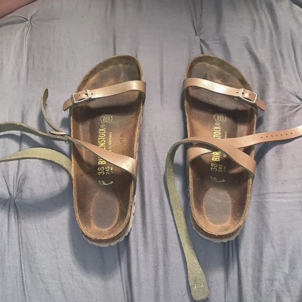 Wrap around Birkenstock’s size 38! (Size 8)